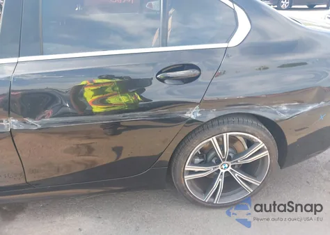 2022 BMW 330I xDrive z USA, uszkodzony, nr VIN 3MW5R7J01N8C49856